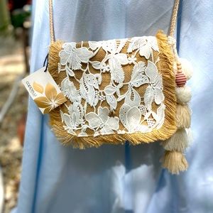 NWT- Crossbody Bag- BEAUTIFUL Lace & Straw & Fluffy TASSELS!!!